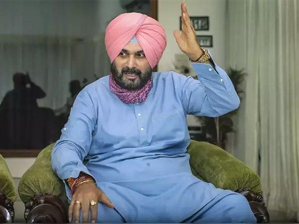 Action on Sidhu: क्या नवजोत सिंह सिद्धू पर होगा एक्शन, पंजाब कांग्रेस के प्रभारी हरीश चौधरी ने पार्टी हाईकमान को लिखा लेटर