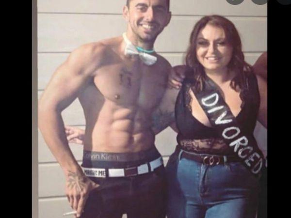 Woman Fell in Love With Waiter During Divorce party Know About Truth