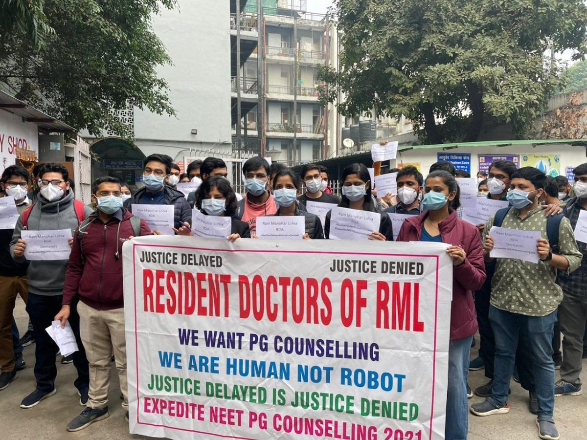 Delhi: रेजीडेंट डॉक्टर्स का कार्य बहिष्कार जारी, कर रहे हैं NEET PG काउंसलिंग की मांग