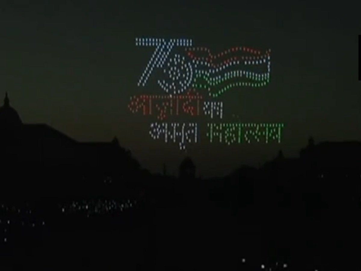 विजय चौक पर हुआ बीटिंग रिट्रीट समारोह, ड्रोन शो बना आकर्षण का केंद्र, खास लेजर शो में दिखी भारत की यात्रा