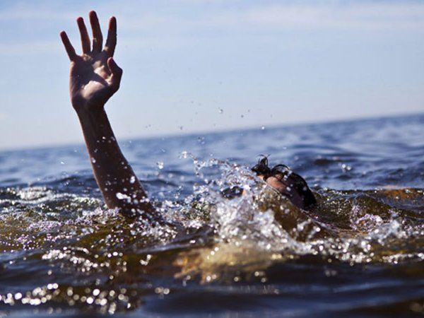 Nine year old son Asai Williams saved his father's life whoes neck bone break during diving in Florida USA