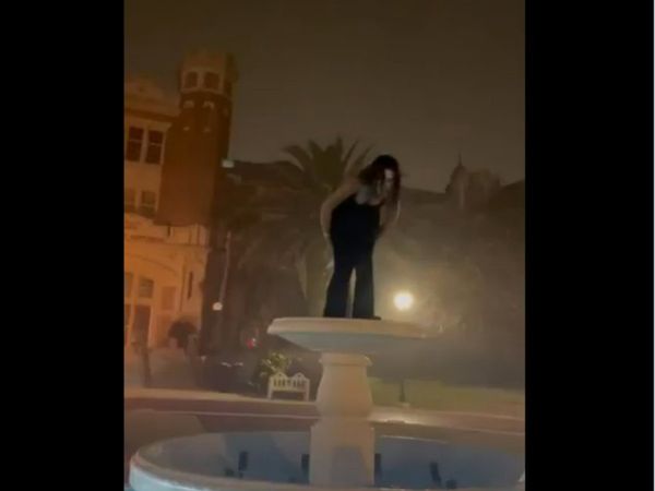 Drunk Woman Video Drunk Woman Makes Drama On Water Fountain Funny Viral Video