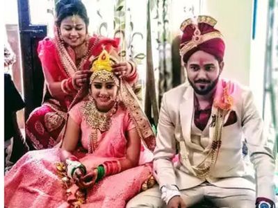 Newly married couple commits suicide in Ghaziabad Newly married couple commits suicide in Ghaziabad