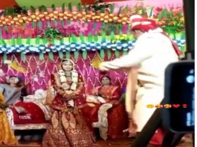 Funny Video Groom Amazing Performance infront of Bride Watch Viral Video Funny Video Groom Amazing Performance infront of Bride Watch Viral Video