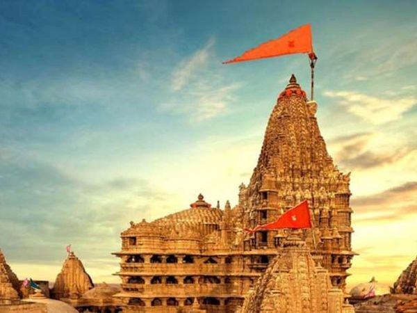 Lightning strikes Dwarkadhish Temple in Gujarat damade to flag 