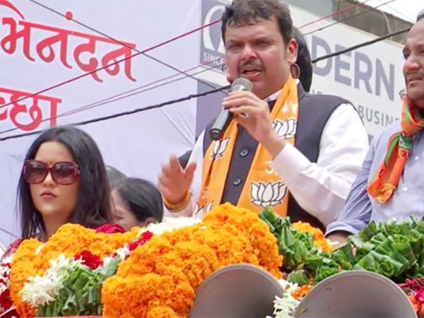 Dy CM Fadnavis's nagpur roadshow