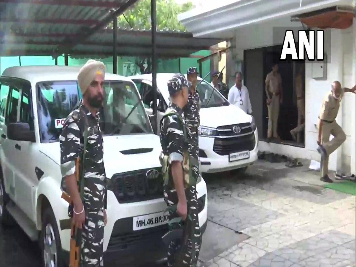 Sanjay Raut News: ईडी के घर पहुंचने पर बोले संजय राउत- झूठी कार्रवाई, झूठे सबूत...मैं शिवसेना नहीं छोड़ूंगा