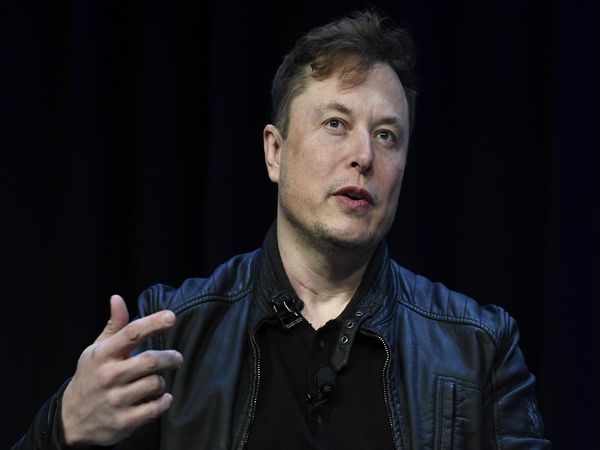 users being manipulated by the twitter algorithm says Elon Musk