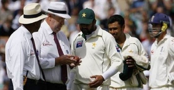 Cricket itihaas mein aaj ka din|  20th August Today Throwback|  Cricket controversy 20 August When Pakistan lost against England in first forfeited test match in 2006 at Oval|  ENG vs PAK 2006 Oval test match|  Ball tampering and Inzamam ul Haq ban|