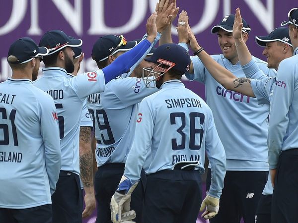 England defeats Pakistan in first ODI at Cardiff