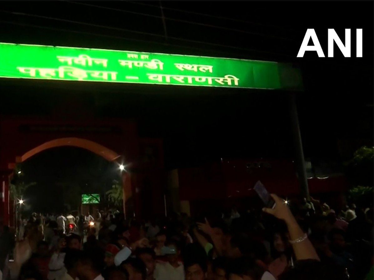 Varanasi EVM: ईवीएम विवाद में कार्रवाई, वाराणसी के ADM नलिनी कांत सिंह को निर्वाचन कार्यों से हटाया गया