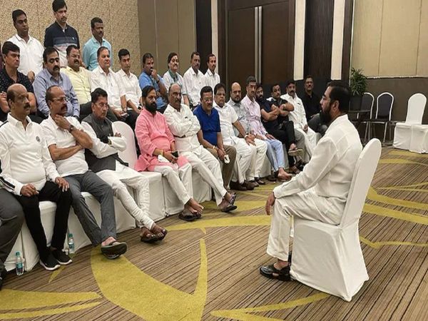 Maharashtra Crisis Through mouthpiece Saamana Shiv Sena attacked on Shinde camp called rebels Nachaniya