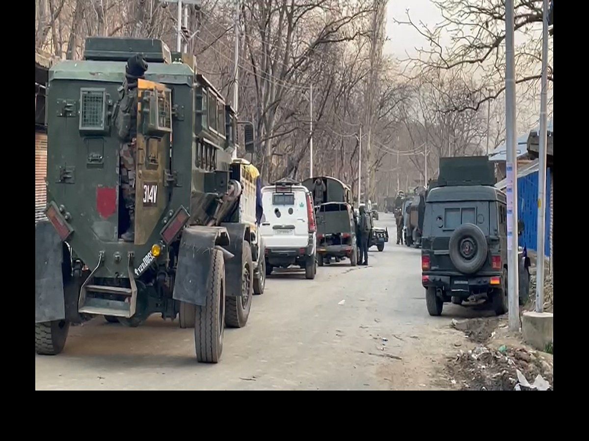 Jammu Kashmir: कुपवाड़ा में घुसपैठ की कोशिश कर रहे लश्कर के तीन आतंकी ढेर, हथियार और गोला बारूद बरामद