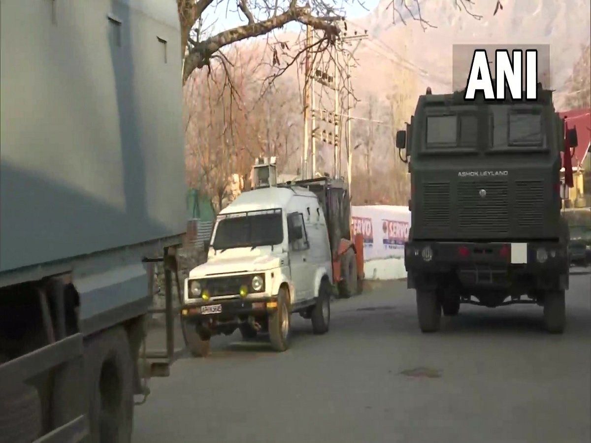 Jammu Kashmir: सुरक्षाबलों और आतंकियों के बीच मुठभेड़, लश्कर का एक आतंकी हुआ ढेर