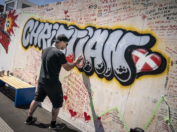 Fan making Christian Eriksen graffitti in Copenhagen