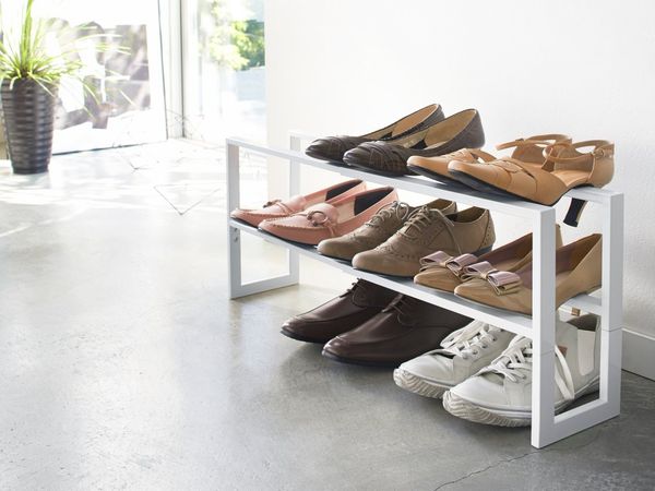 Vastu Tips For Placing Shoes Rack, Vastu Tips For Placing Shoe Rack In Home, Vastu Shastra, वास्तु टिप्स फॉर प्लेसिंग शूज रैक्स, वास्तुशास्त्र के मुताबिक घर में शूज रैक कहां रखें