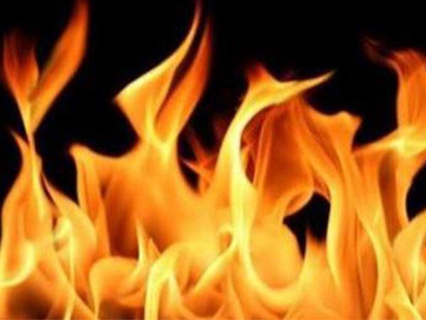 Ghaziabad Fire:गाजियाबाद में झुग्गियों में लगी भीषण आग, गौशाला में 40 से ज्यादा गायें जिंदा जलीं