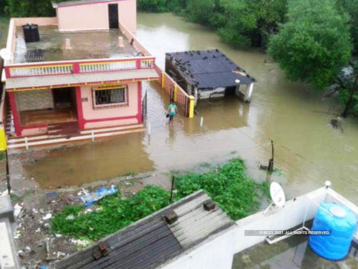 Bihar Flood: बिहार में खतरे के निशान से ऊपर बह रही नदियां, बाढ़ ने बढ़ाई परेशानी