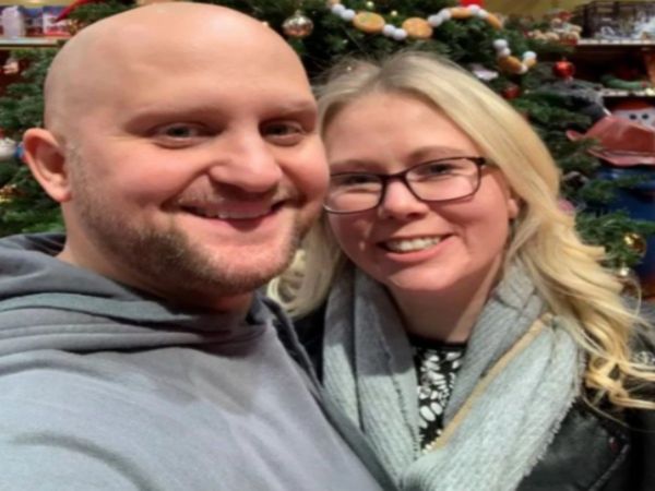 Britain Woman on sale due to husband mistake Know About Truth