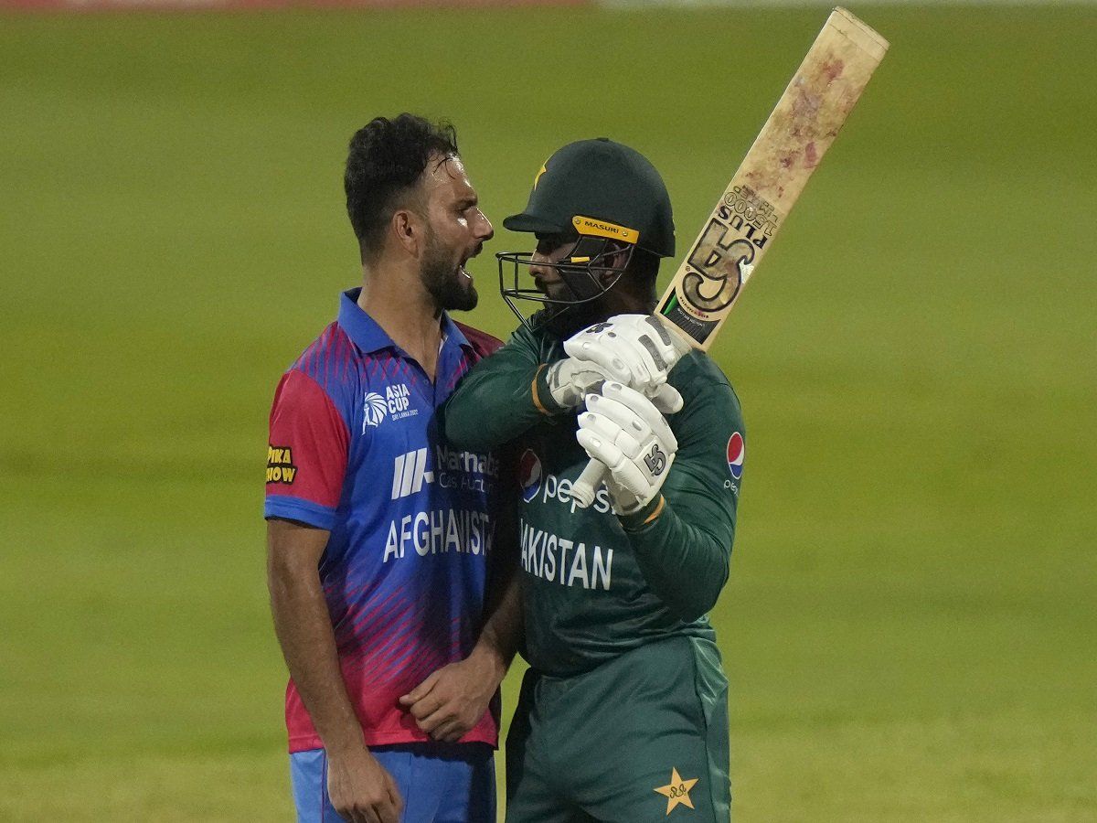Asia Cup 2022: रोमांचक मुकाबले के बीच मैदान भिड़े पाकिस्तान और अफगानिस्तान के खिलाड़ी