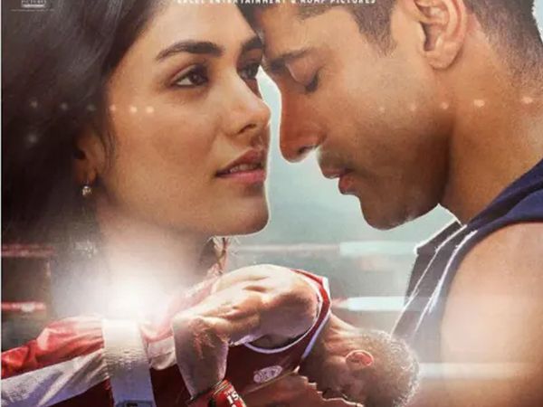 Farhan Akhtar and Mrunal in Toofan