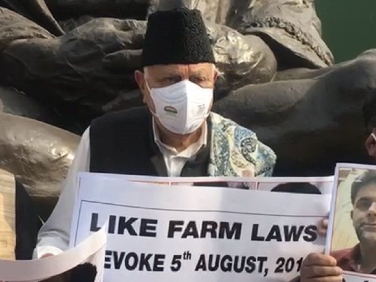 Article 370: 700 किसानों की मौत हुई, उनके बलिदान से केंद्र सरकार मजबूर हुई, हमें भी तैयार रहना होगा: फारूक अब्दुल्ला