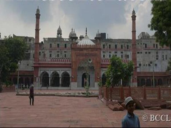 Shahi Imam of Fatehpuri Mosque alleges he received threatening calls police file An FIR under sections 295A and 506 of IPC