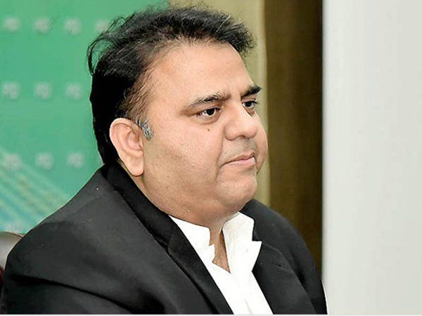 Pakistan: पाकिस्तान के बड़बोले मंत्री फवाद चौधरी ने अब किसान आंदोलन को लेकर कीं बेसिर-पैर की बातें