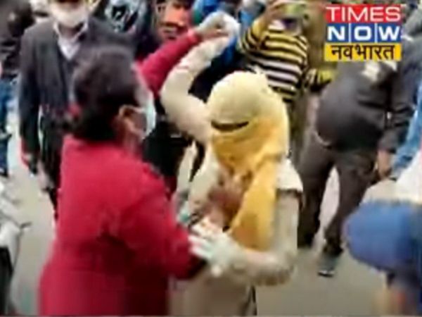 Corona virus Fight Between Woman And Cops in Dewas Madhya Pradesh Video Goes Viral