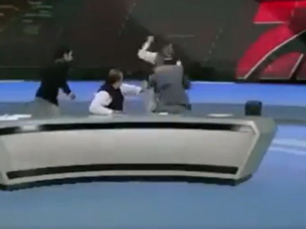 Fight During tv Debate Show Funny Viral Video in Hindi