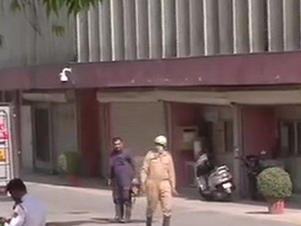  Delhi: Fire breaks out on the 4th floor of Nirman Bhawan