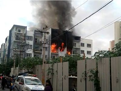 fire in bengaluru Fire breaks out in building near IIM Bangalore Many trapped आईआईएम बैंगलोर के पास इमारत में लगी आग; कई के फंसे होने की आशंका | Times Now Navbharat Hindi