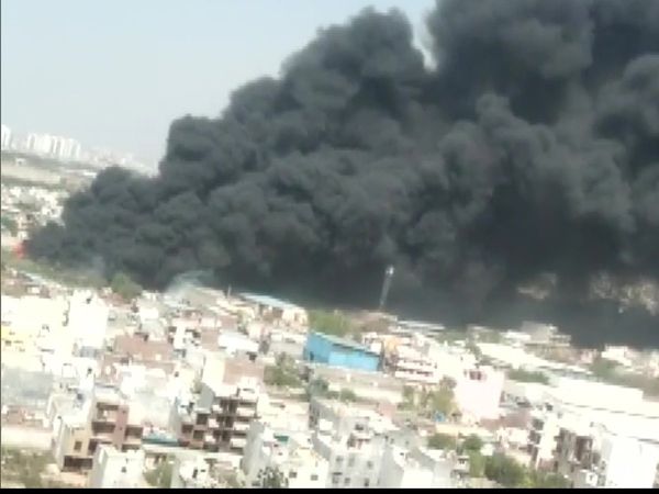 Fire in Basai village of Gurugram, fire spread in dumped junk and garbage, Watch Video