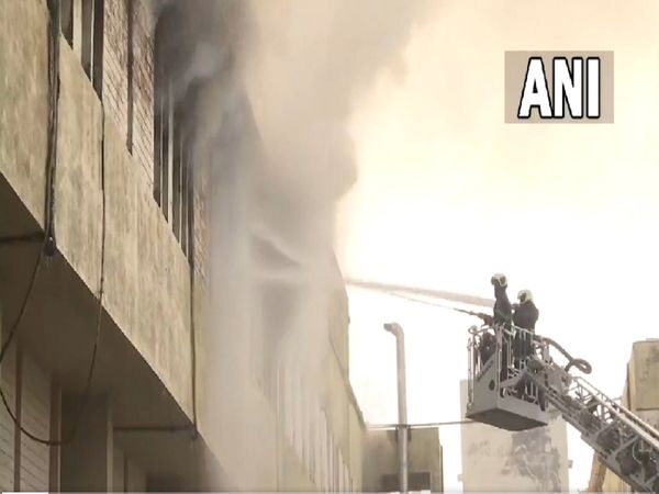  Maharashtra  Fire breaks out in LIC office building at Santacruz in Mumbai. Eight fire tenders at the spot
