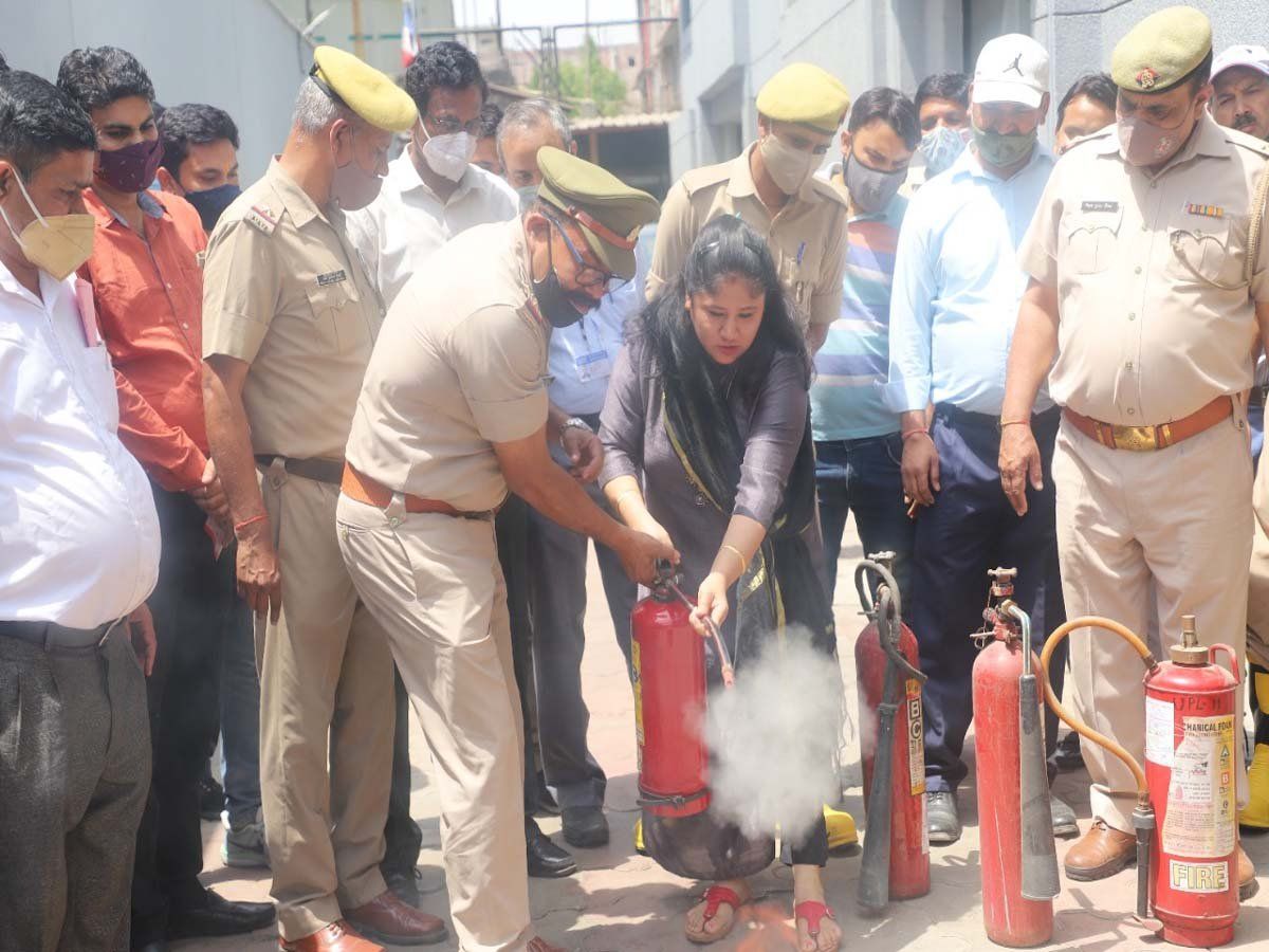 noida-fire-mock-drill-how-to-control-in-fire-situation-fire-department