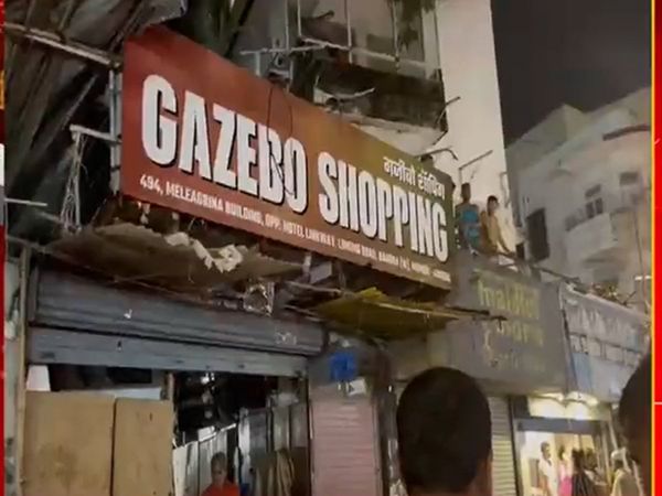 Three men on bikes opened fire in Mumbai's Gazebo market, panic in the area, police are investigating
