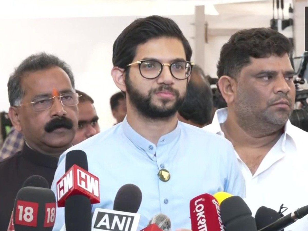 कैबिनेट विस्तार के बाद शिंदे गुट के कुछ विधायक हमारे संपर्क में हैं, आदित्य ठाकरे का खुलासा