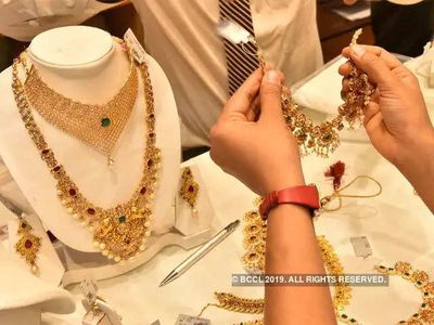 Gold price today down Rs 187 silver fell Rs 1933 know 24 carat, 22 carat rates on 28 July 2020 Gold price today down Rs 187 silver fell Rs 1933 know 24 carat, 22 carat rates on 28 July 2020