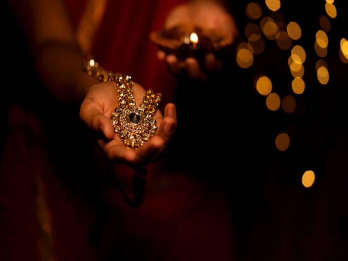 Dhanteras 2021: सिर्फ ज्वैलर ही नहीं, बल्कि यहां से भी खरीद सकते हैं सोना, मिलेगी शुद्धता की गारंटी