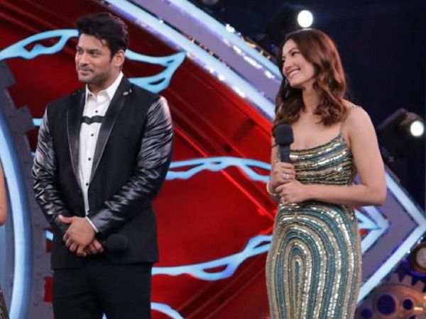 Siddharth Shukla and Gauhar Khan on the stage of Bigg Boss 14 