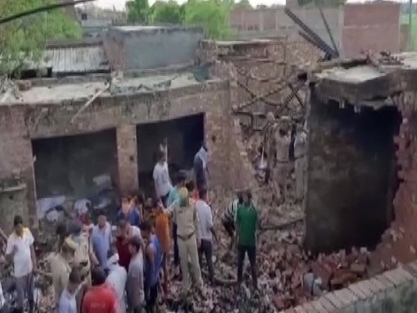 मोदी नगर के मोमबत्‍ती कारखाने में विस्‍फोट से 7 की मौत, सीएम योगी ने मांगी जांच रिपोर्ट