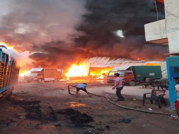 Massive fire broke out in a transport godown in Ghaziabad