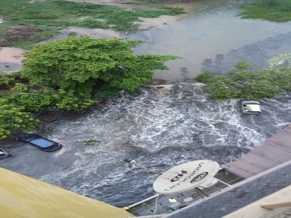 The wall of the pond broken due to heavy rain in Ghaziabad, flood-like situation in a society