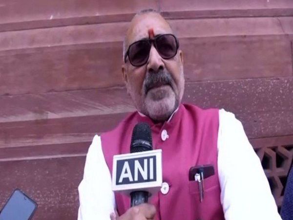 JNU Protest: जेएनयू को अर्बन नक्सलियों का केंद्र बनाना चाहते हैं छात्र- गिरिराज सिंह