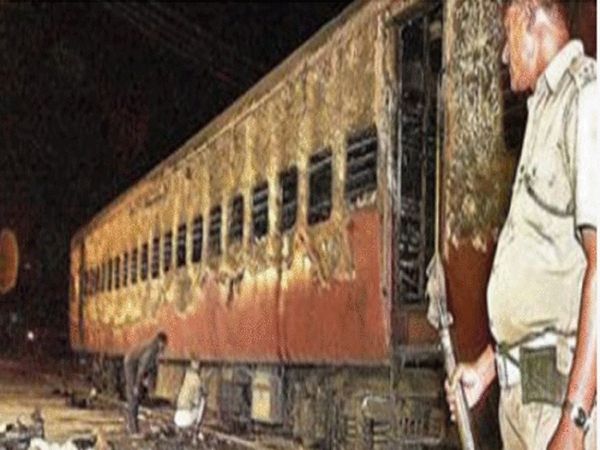 Today History Aaj Ka Itihaas 27 February, The mob set the Sabarmati Express on fire at Godhra station