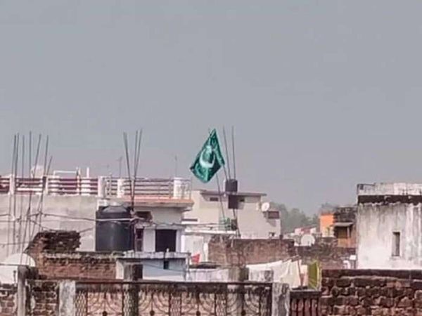 Gorakhpur Hindu outfits create ruckus over Pakistan flag on roof top, police books 4 for treason