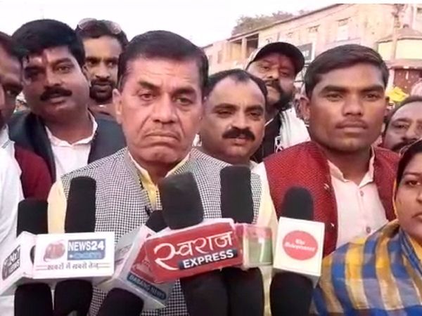 Govardhan Dangi Congress MLA from Madhya Pradesh threatened to burn Sadhvi Pragya Thakur alive