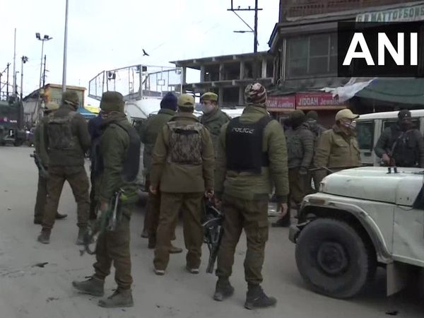 Terrorist attack on Lal Chowk, Srinagar, grenade attack on security forces