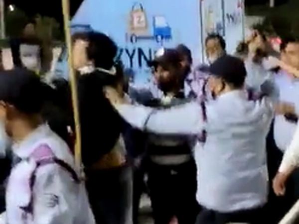 Guards overpowered in Noida, beaten up with sticks