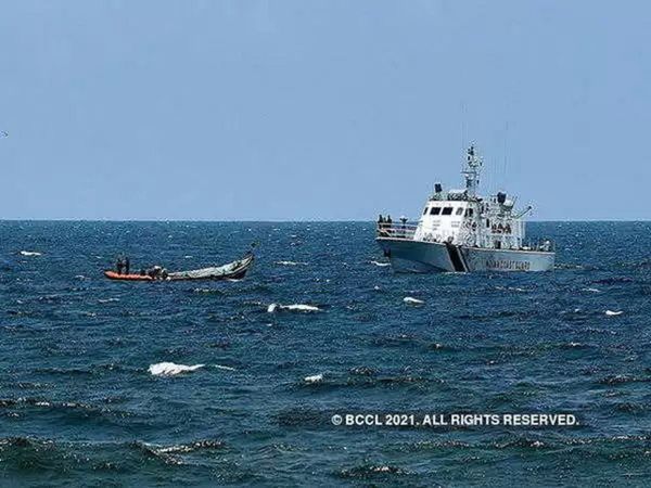 Indian Coast Guard apprehends Pakistani boat 'Al Haj' with heroin worth Rs 280 cr